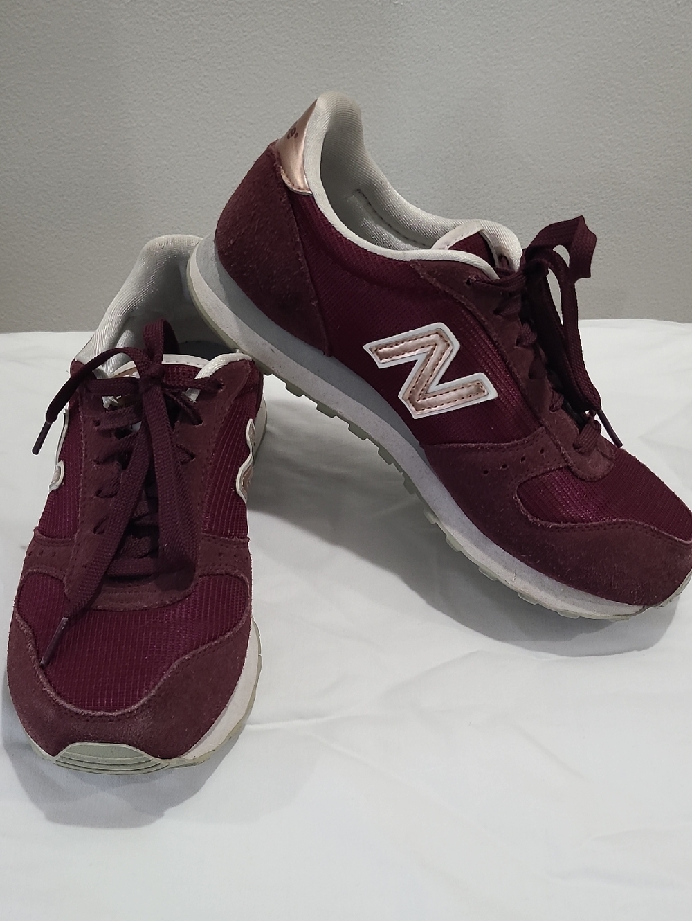 New Balance 311 Women's Maroon Burgundy Wine & Rose Gold Lace-Up Sneakers Sz 9